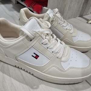 Tommy Hilfiger Cream and White Faux Leather Women's Fashion Sneakers Size 8.5